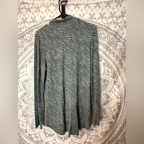 Wonderly Gray Zebra Pattern Top - Picture 2 of 5